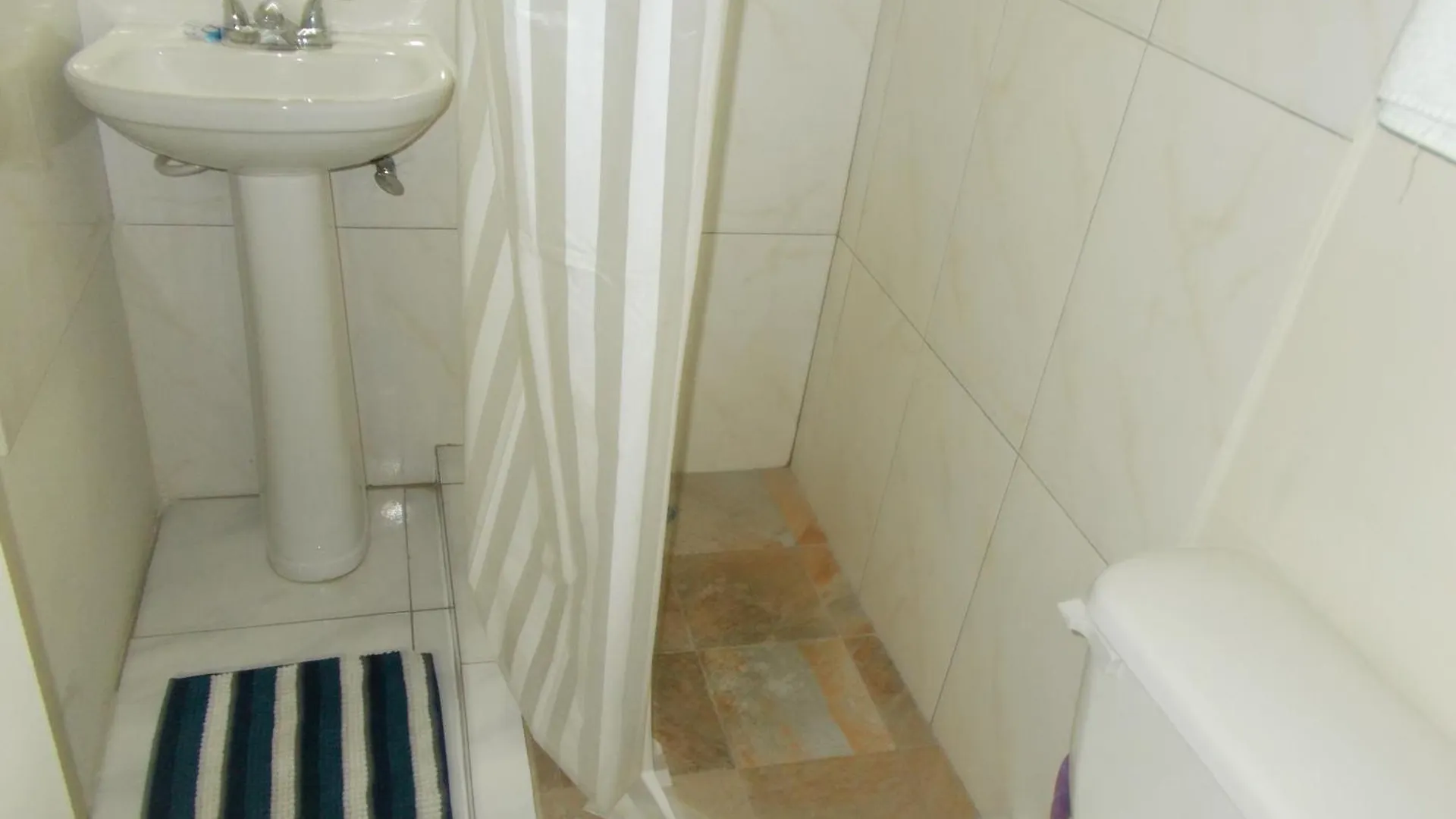 Bed & Breakfast Pogas Hotel Limited Kingston